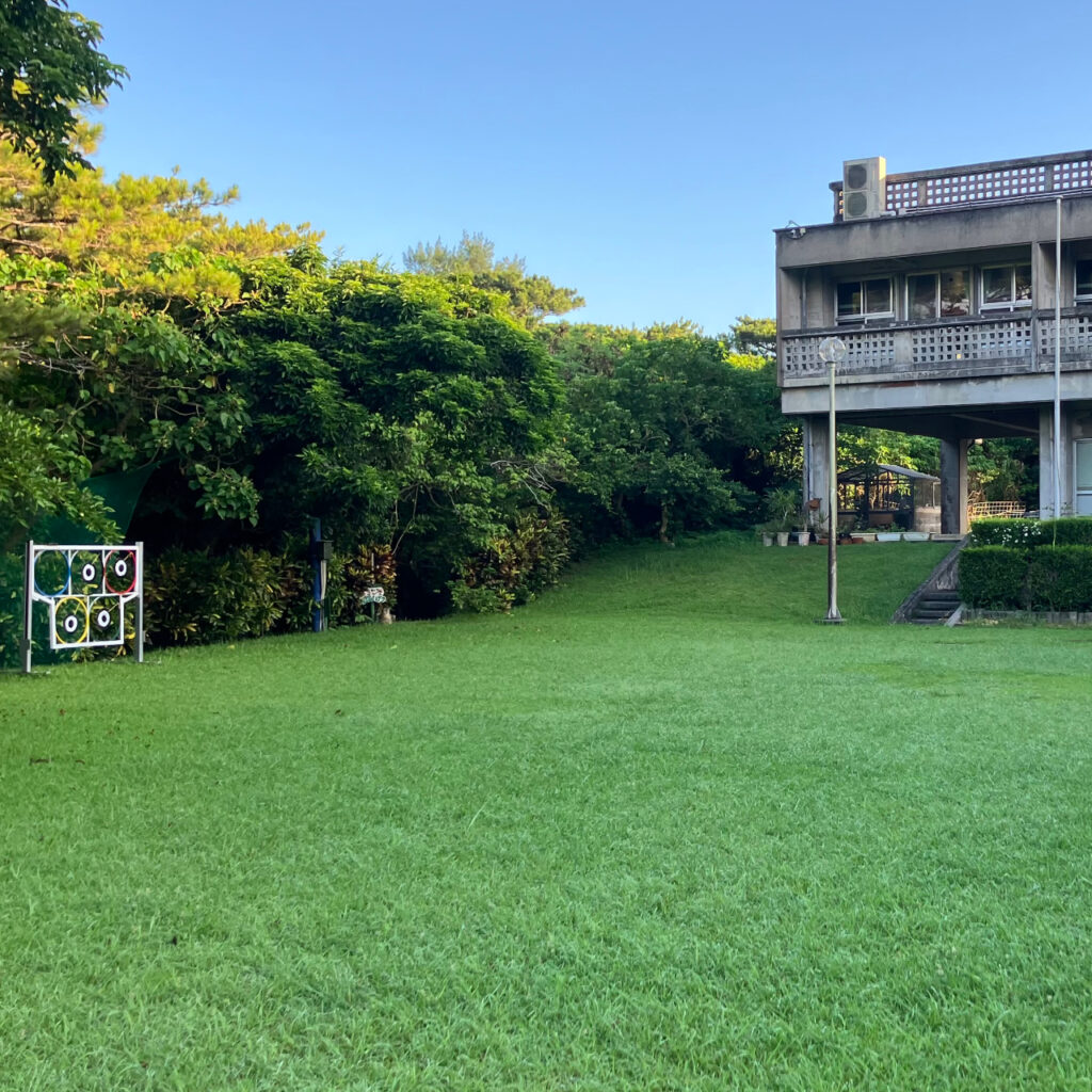 宮古青少年の家の芝生