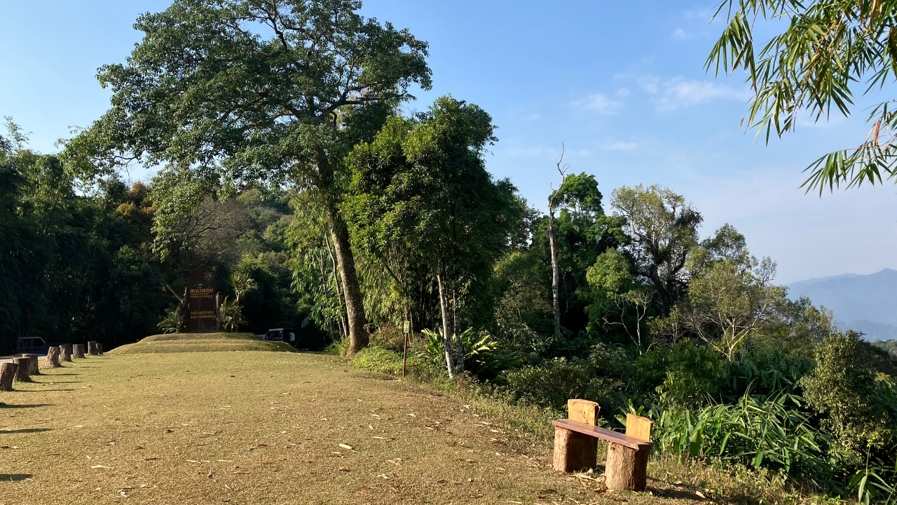 Kaeng Krachan National Park (ケーンクラチャン国立公園)の山頂付近のキャンプ場から見た景色